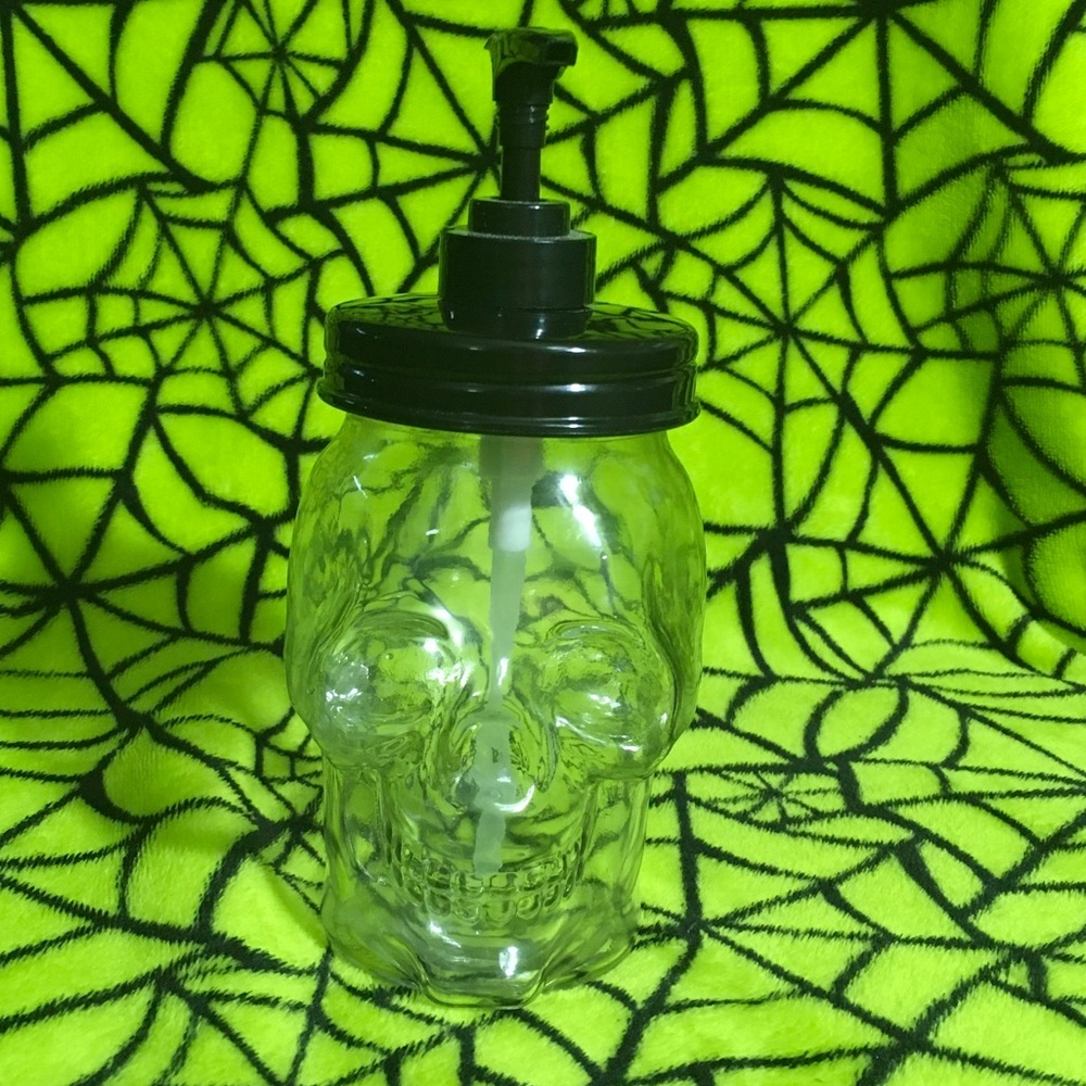 Skull Glass Pump Dispenser